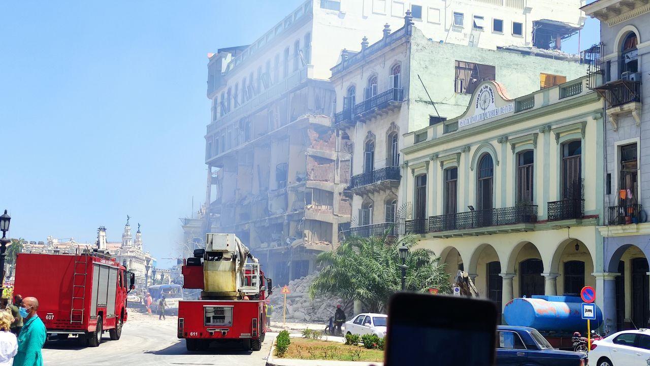 VIDEO  Tensioacuten y desesperacioacuten en La Habana por una violenta explosioacuten en un hotel