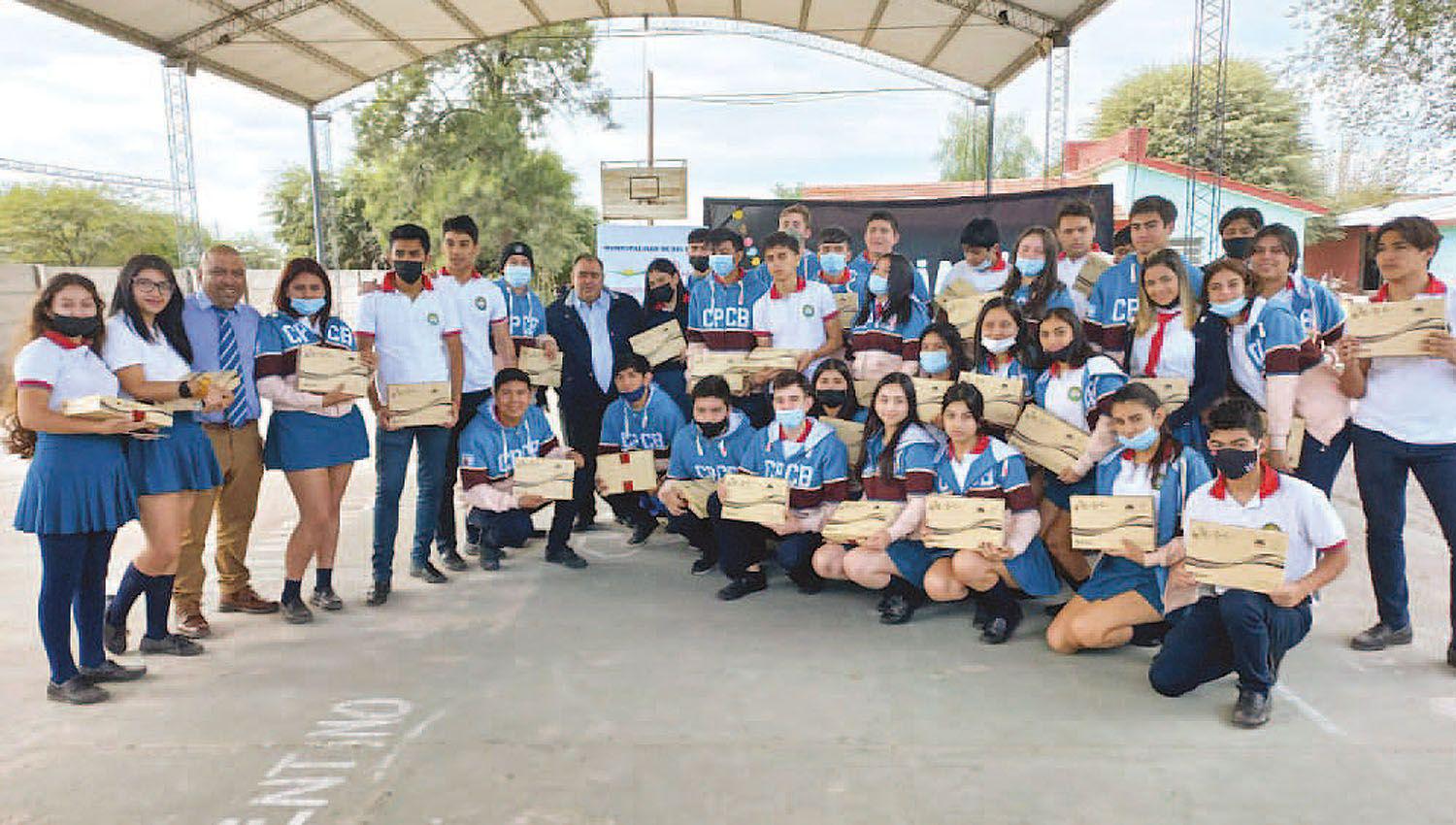 Entregaron tablets a alumnos de Beltraacuten