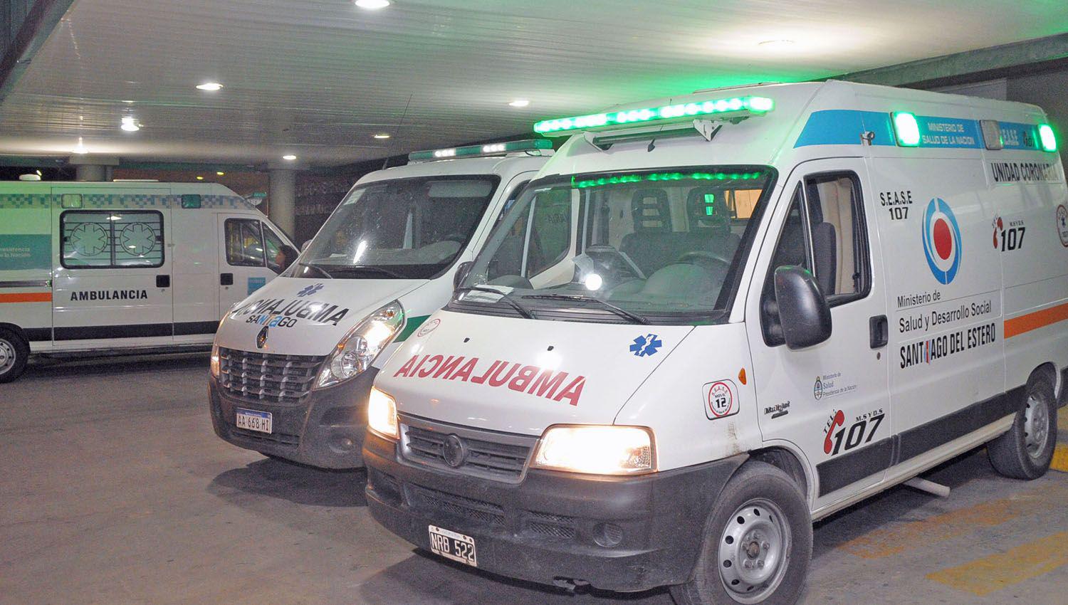 Atropellaron a un vagabundo que llevaba una caja de vino en su mano