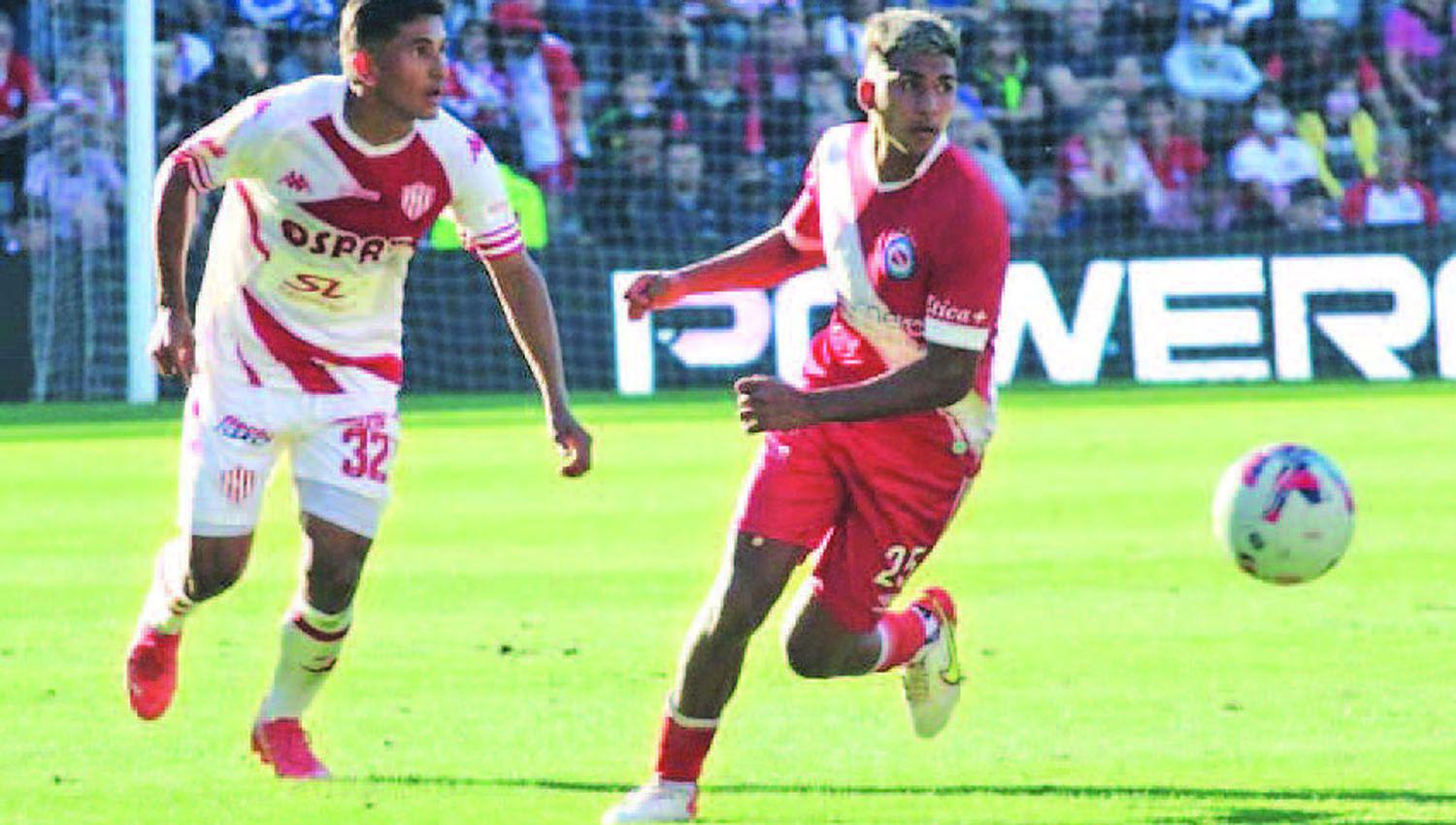 Nicolaacutes Paz el santiaguentildeo que debutoacute en Unioacuten