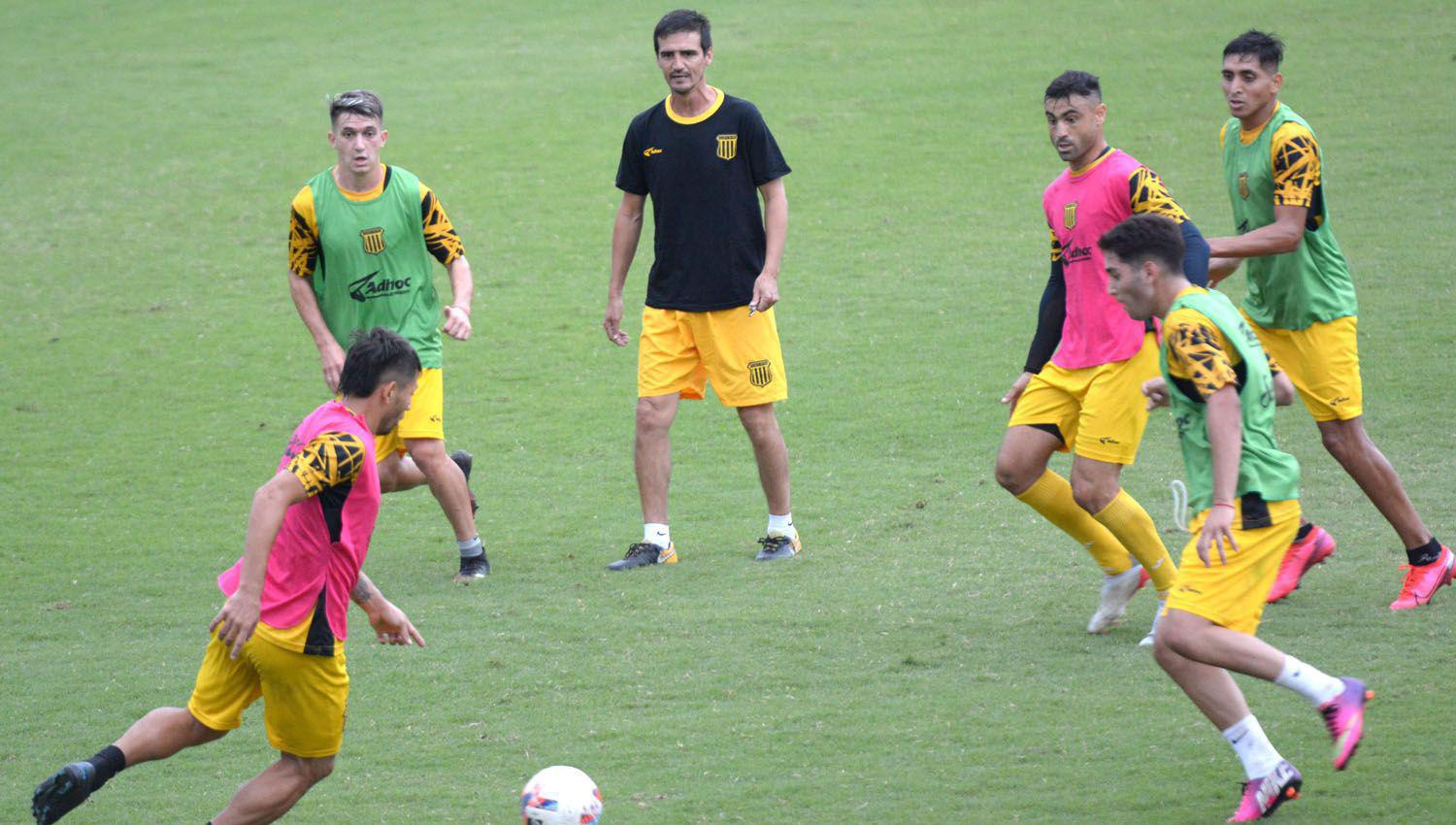 Mitre piensa en Chacarita y Ricchetti define el equipo