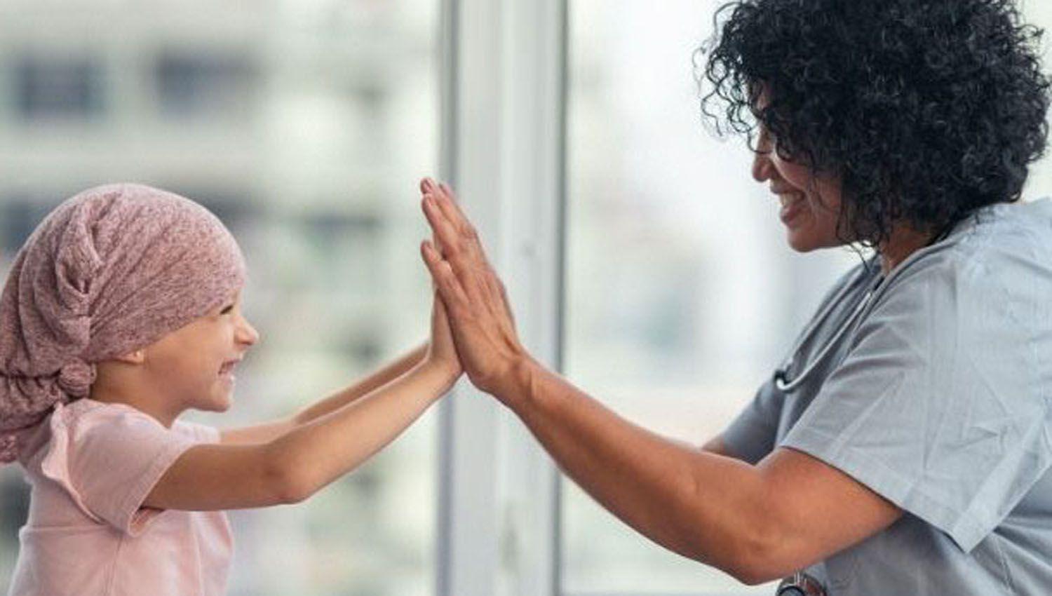 Dictaraacuten un curso sobre ldquoEnfermeriacutea en oncologiacutea pediaacutetricardquo