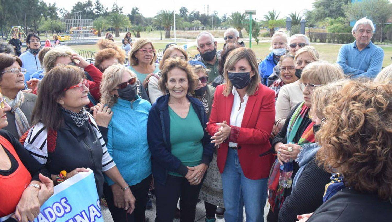 Inician programa de yoga gratis para adultos mayores