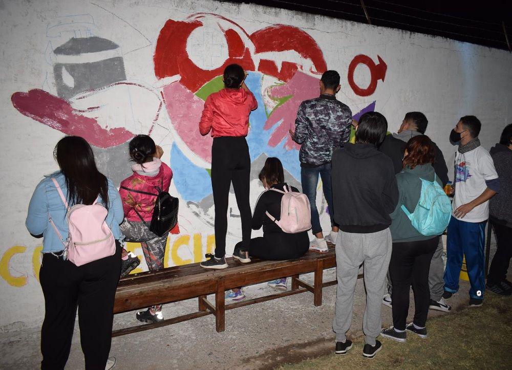 Continuacutea el programa Pinta Conciencia con joacutevenes del barrio Almirante Brown