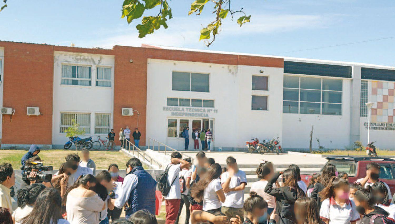 Eximicioacuten de prisioacuten para profesor acusado de acoso y deberaacute pagar una fianza de 200 mil