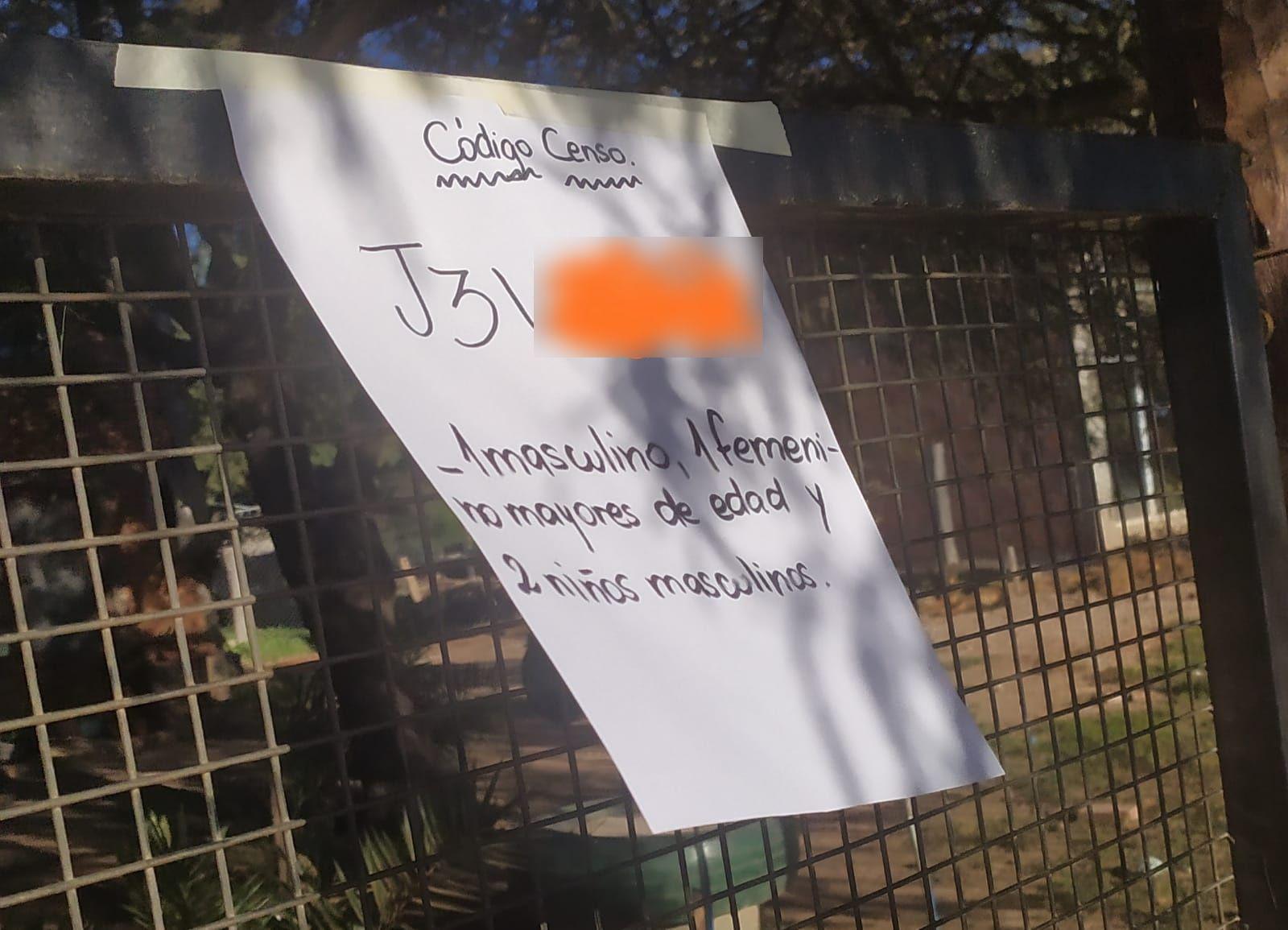 Censo en Colonia Dora- algunos vecinos pusieron el comprobante en la puerta