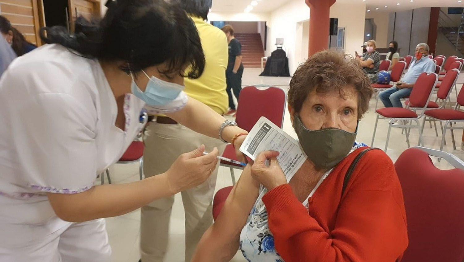 El lunes y martes se vacunaraacute contra el Covid-19 en el Centro Cultural de Las Termas