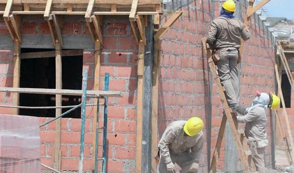 Con fondos propios y de la Nacioacuten el Gobierno provincial construiraacute 3100 nuevas viviendas