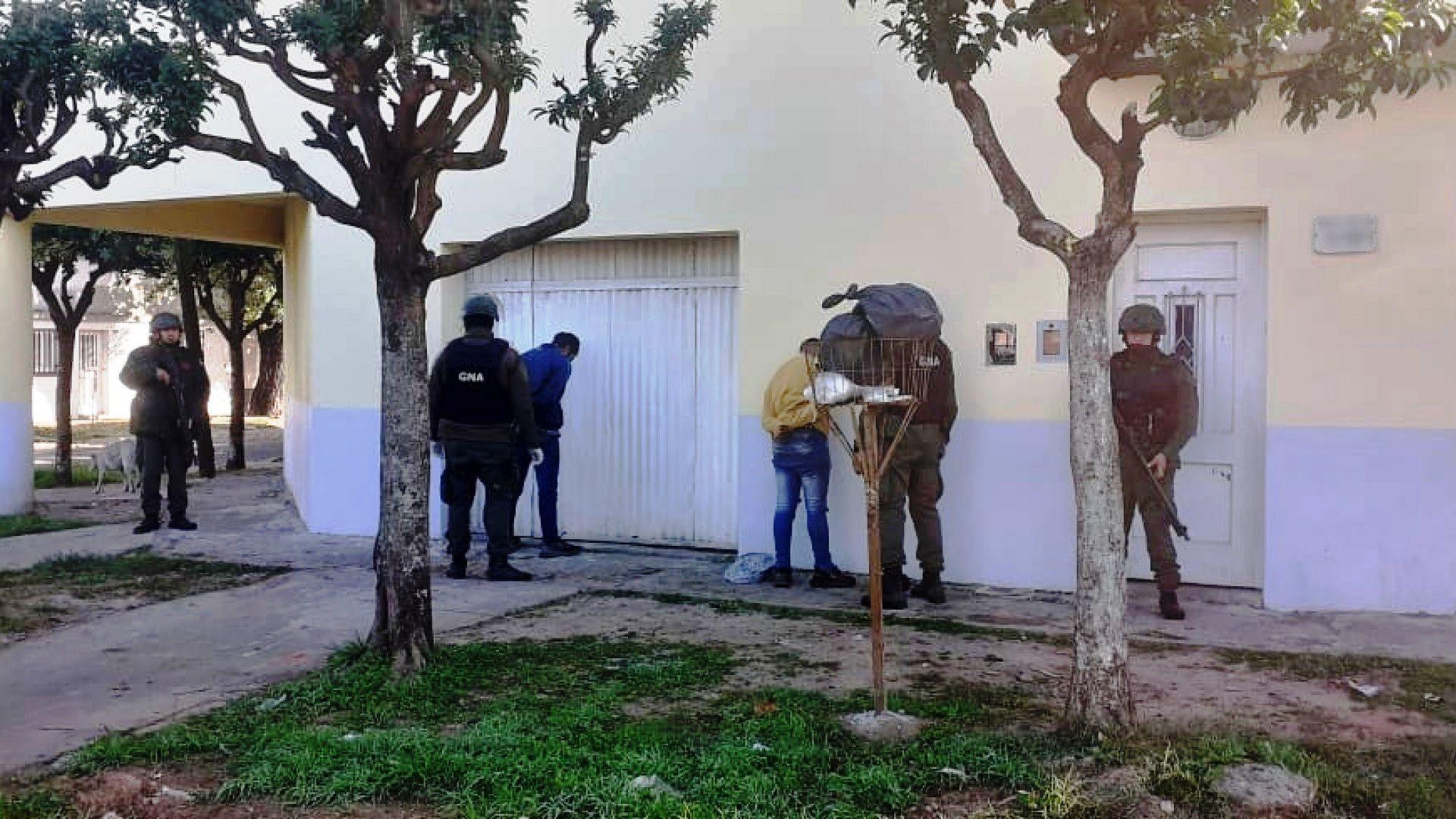 Tocoacute perder- robaron a mano armada y a los pocos minutos fueron detenidos por Gendarmeriacutea