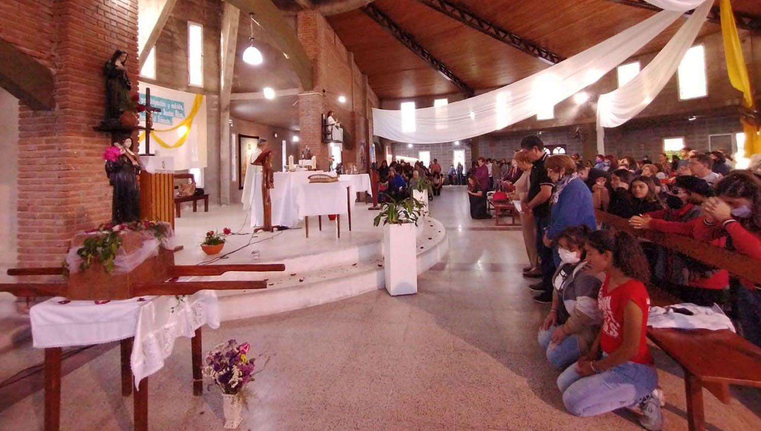 Se llevoacute a cabo la fiesta patronal de Santa Rita en el barrio Sector El Alto