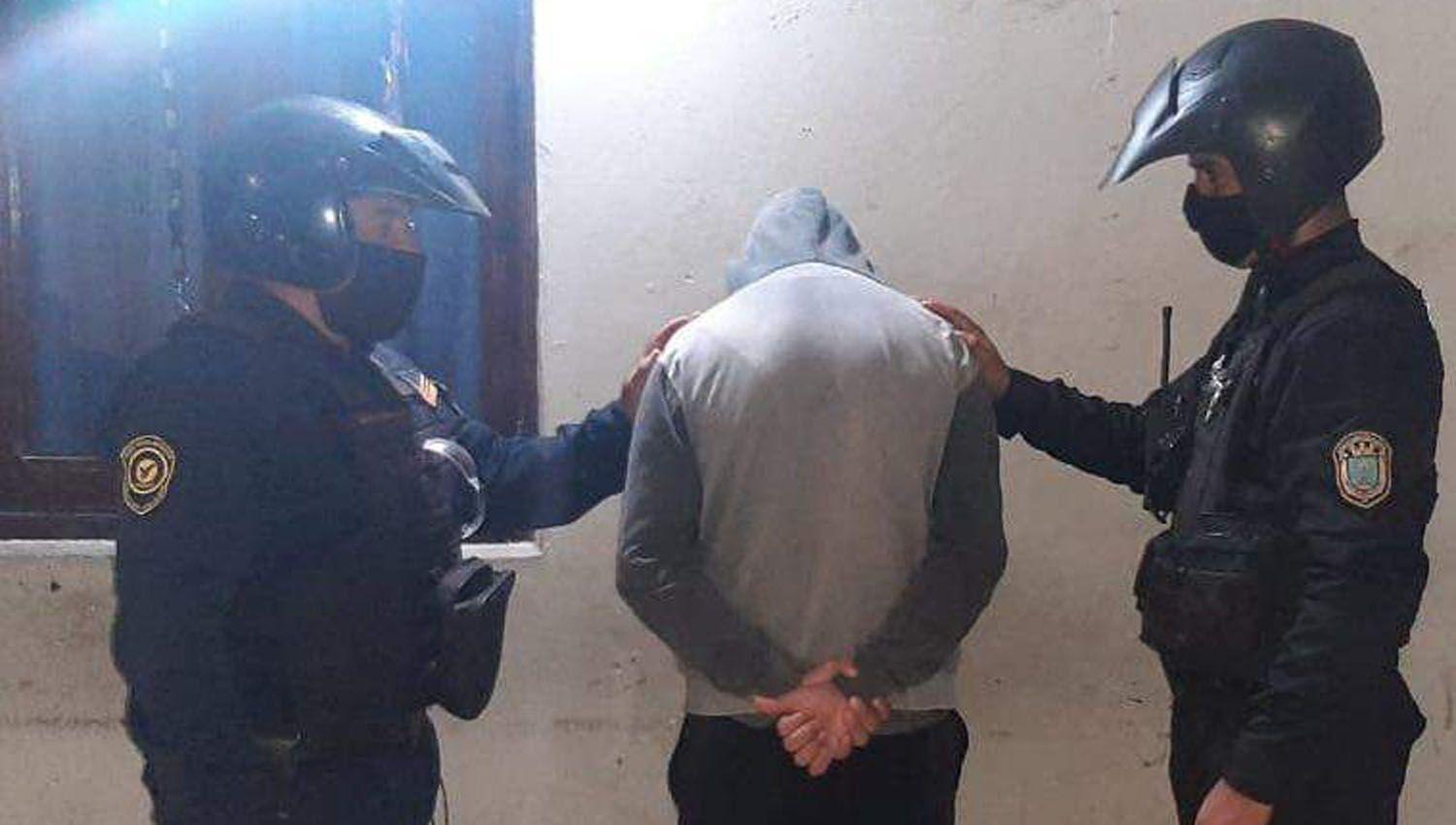 Aberrante- interceptoacute a adolescente que volviacutea de la escuela la llevoacute al monte y la sometioacute sexualmente