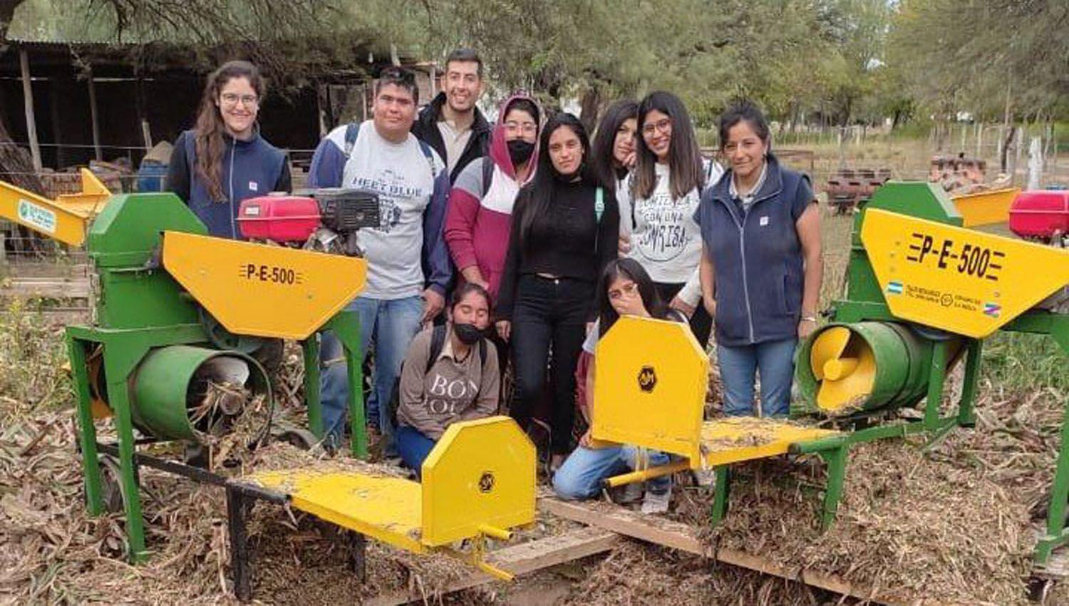 La EFA ldquoHuajlardquo del Dpto Atamisqui visitoacute el campo del Inta Santiago