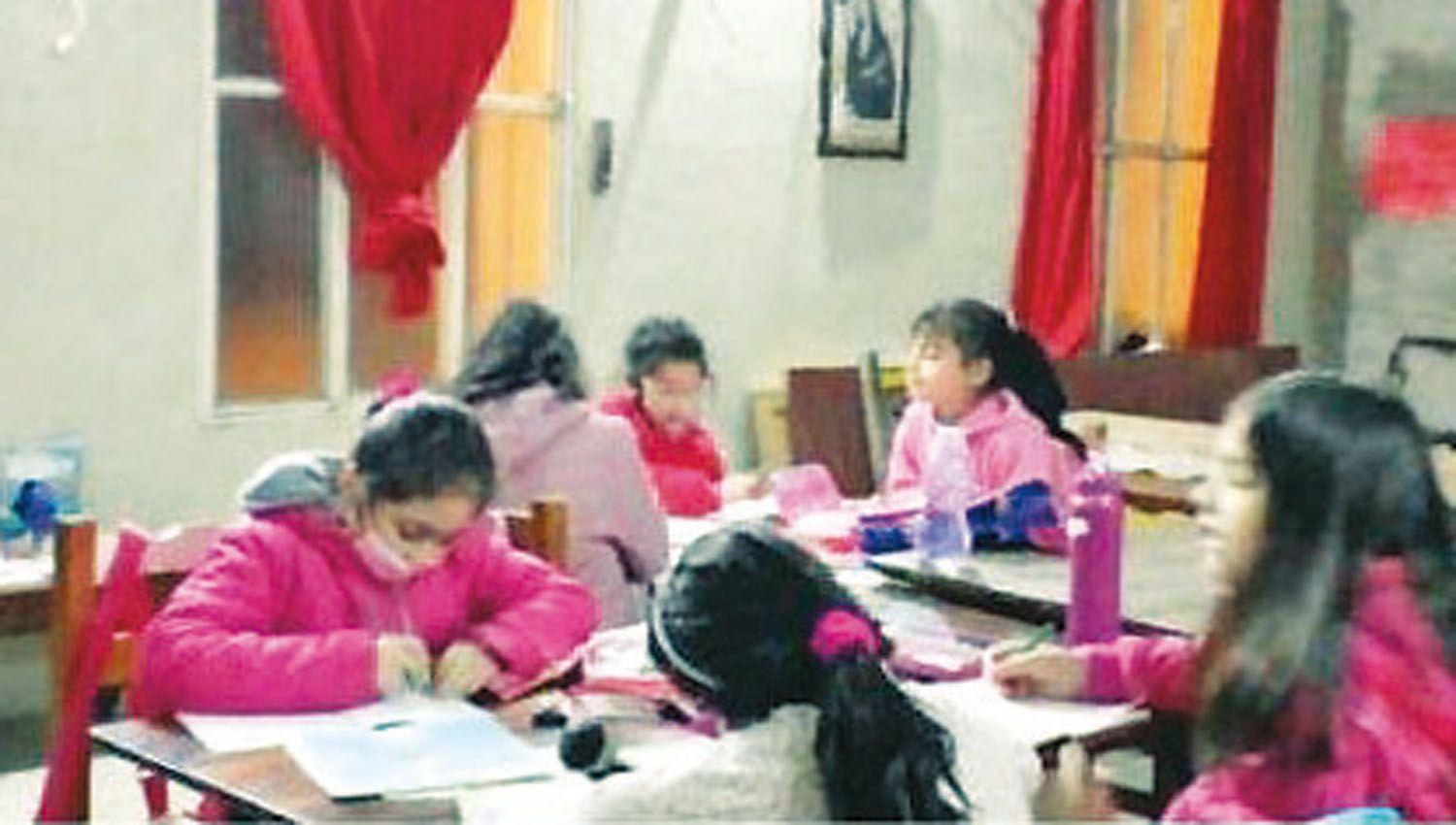 Fomentan la lectura en nintildeos a traveacutes de actividades recreativas