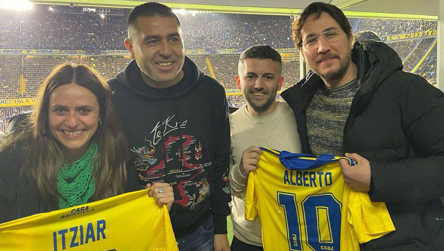 Actriz de ldquoLa Casa de Papelrdquo y un actor de ldquoNarcosrdquo en La Bombonera y con Riquelme