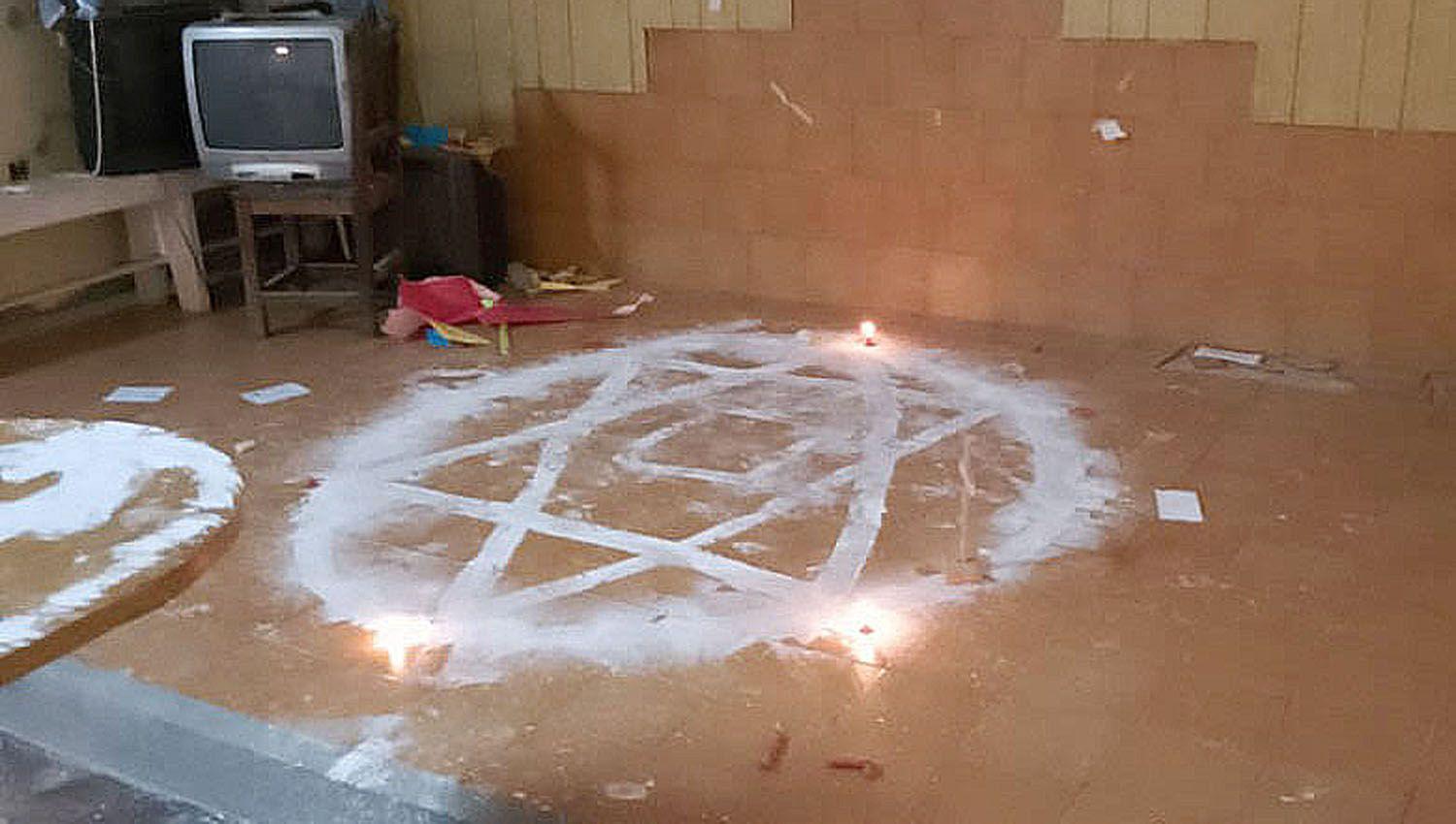 Profanaron la capilla Santa Rita y dejaron mensajes sataacutenicos en pisos y paredes