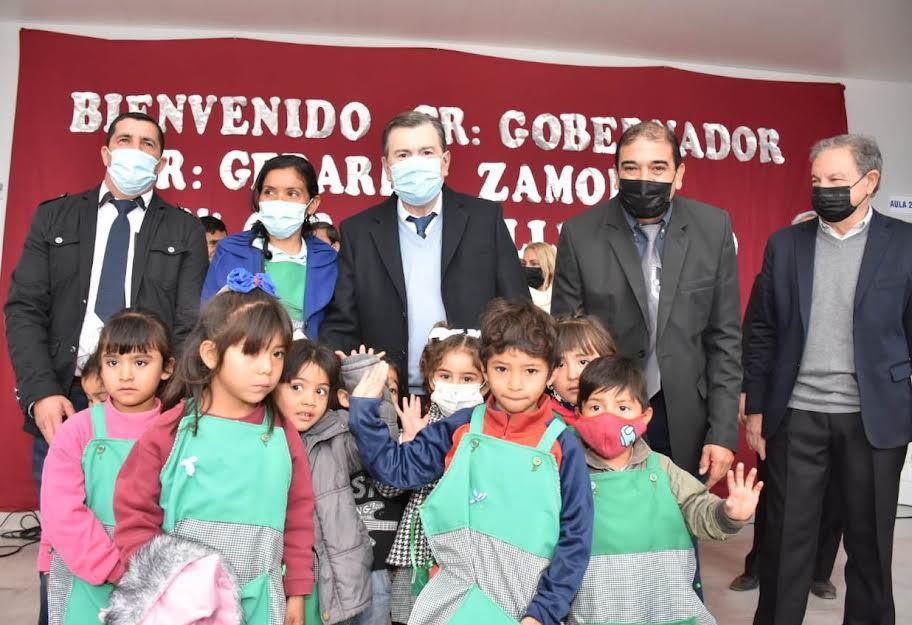Zamora inauguroacute una escuela y un jardiacuten de infantes en El Valle y anuncioacute obras para la zona