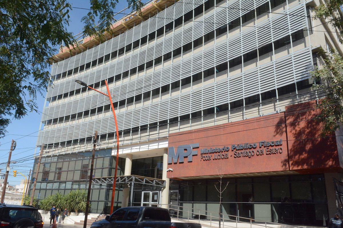 Apresan a un policiacutea jubilado por atacar a golpes a su concubina