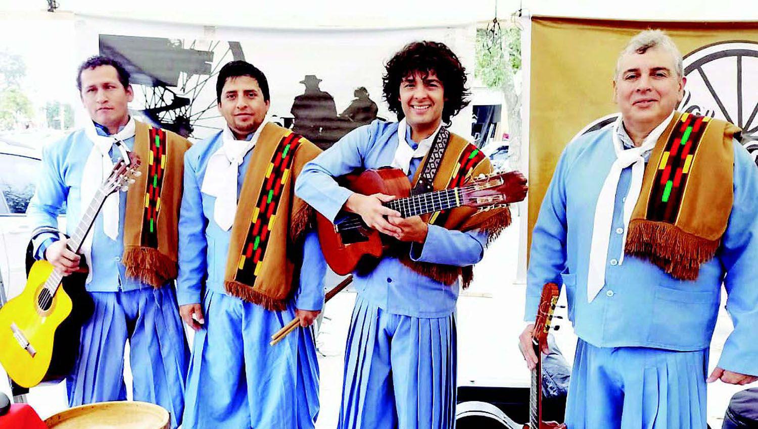 La tradicioacuten musical local cobra briacuteos en ldquoEl Socavoacutenrdquo