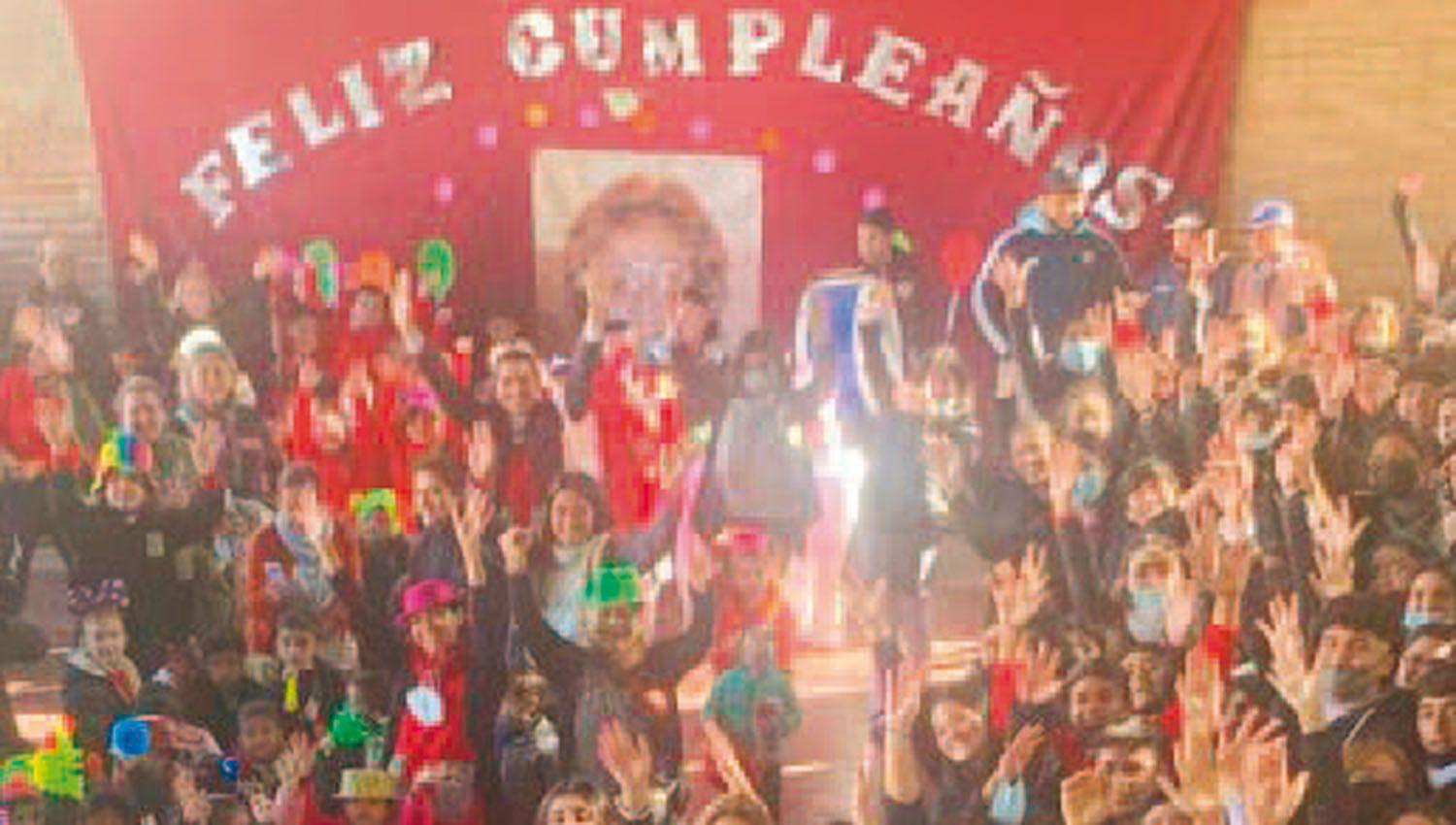 El Colegio Mater Dei cumplioacute 39 antildeos