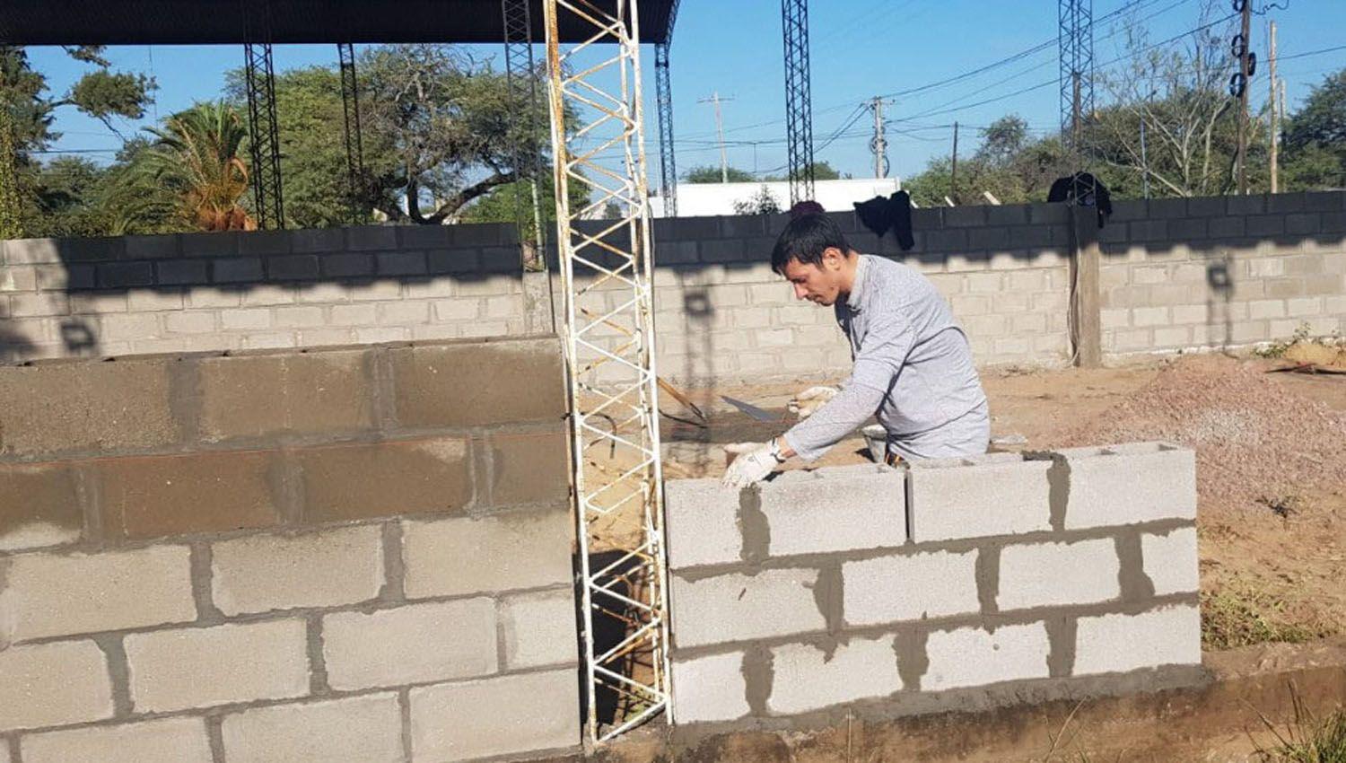 El municipio de Antildeatuya brinda mano de obra a instituciones y familias