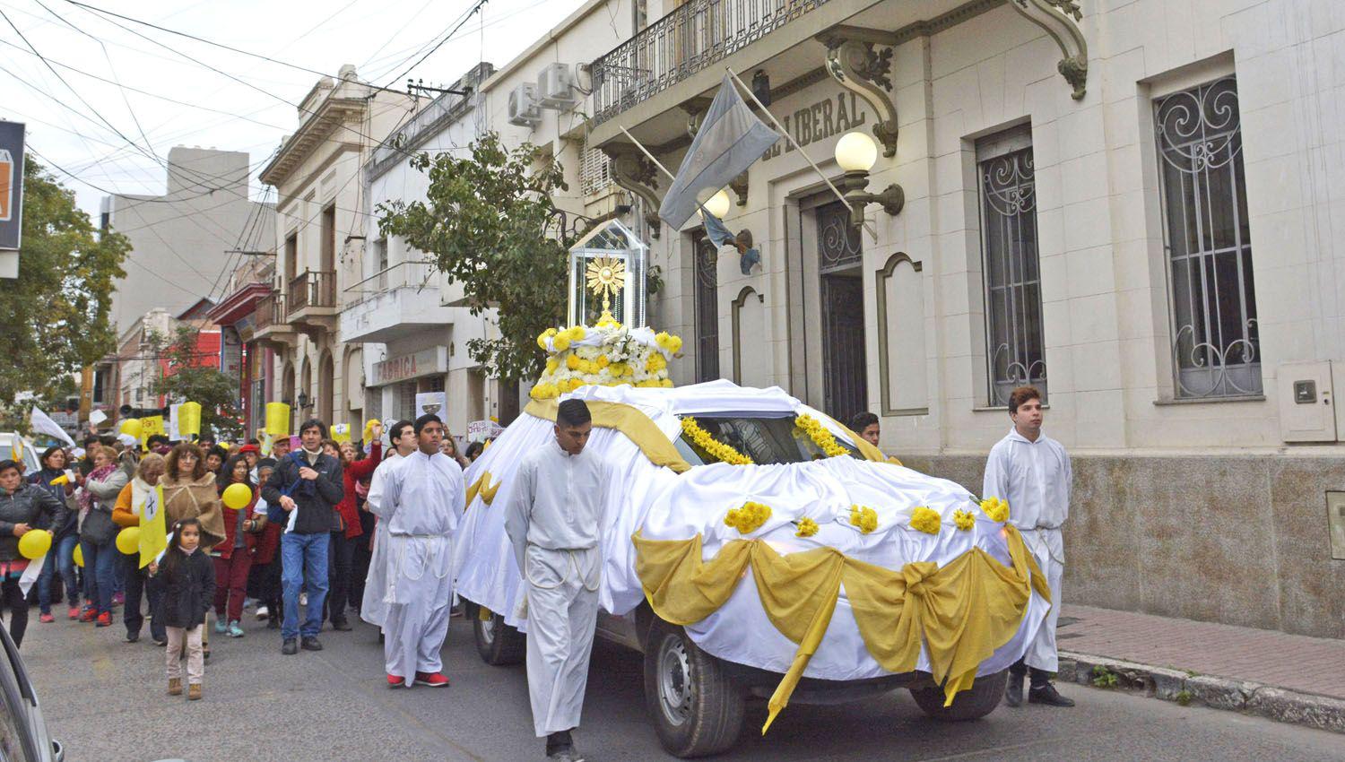 Hoy se realizaraacute la fiesta central del Santiacutesimo Sacramento