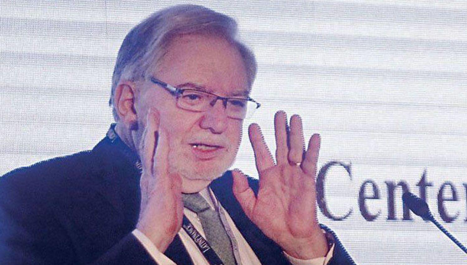 Claudio Loser- ldquoNo hay milagros hay que ajustar gasto menos cepo y subir la tasardquo