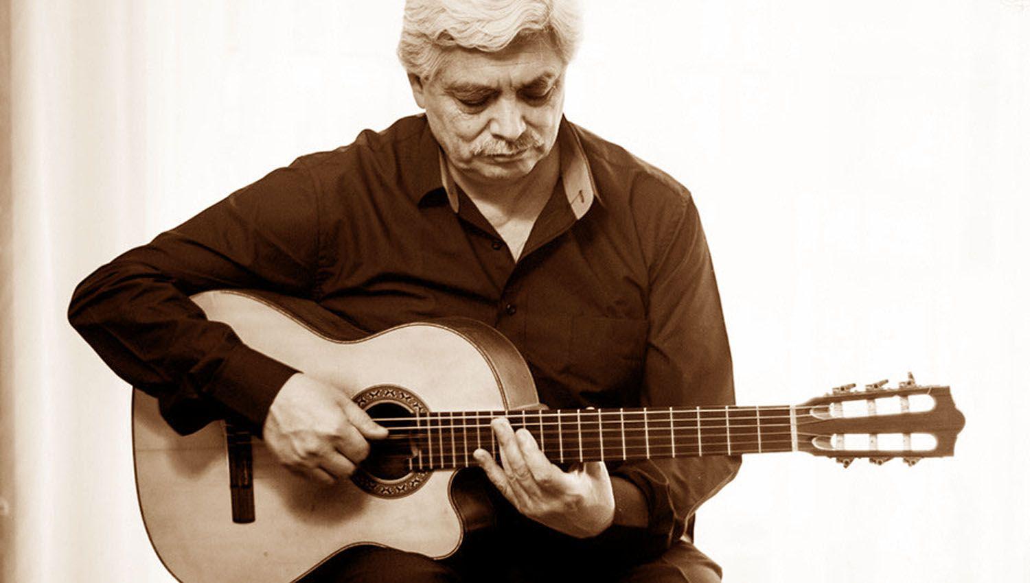 El muacutesico Carlos Bello presenta ldquoAl encuentro de la guitarra campesinardquo