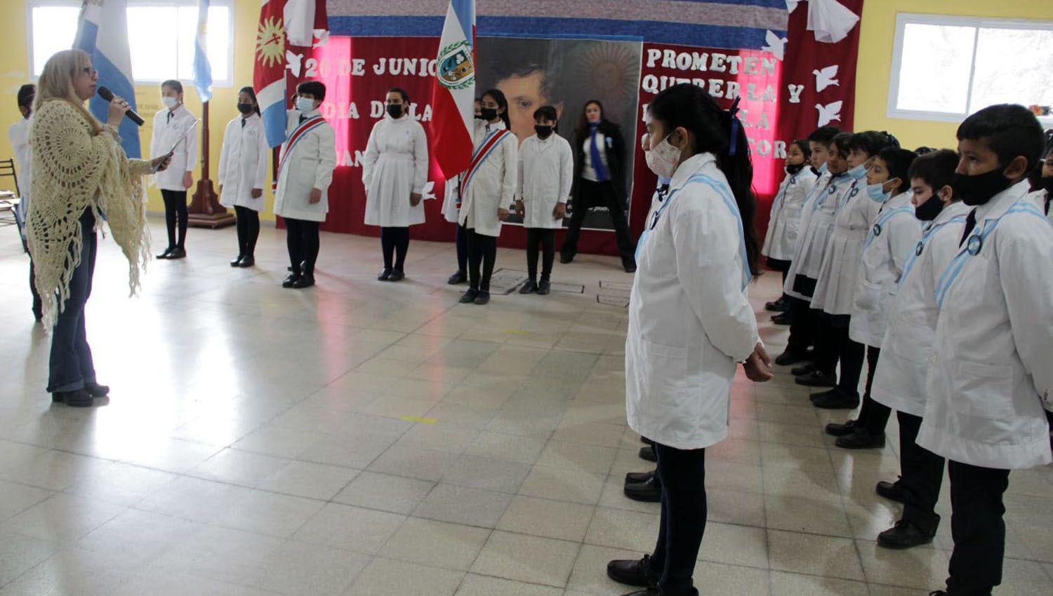 Alumnos prometieron lealtad a la bandera argentina