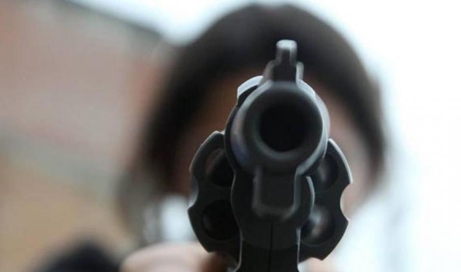 Brutal asalto a una sexagenaria- a punta de pistola le robaron 64000 y un celular