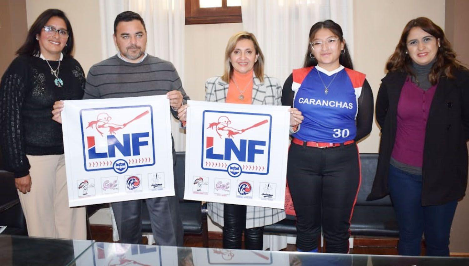 La intendente Fuentes sostuvo que se  acompantildearaacute la liga nacional femenino de soacuteftbol