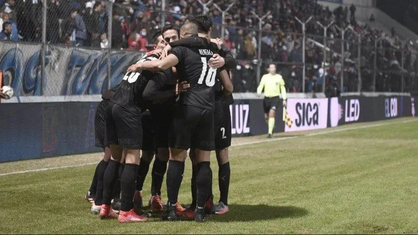 Independiente se metioacute en los octavos de la Copa Argentina