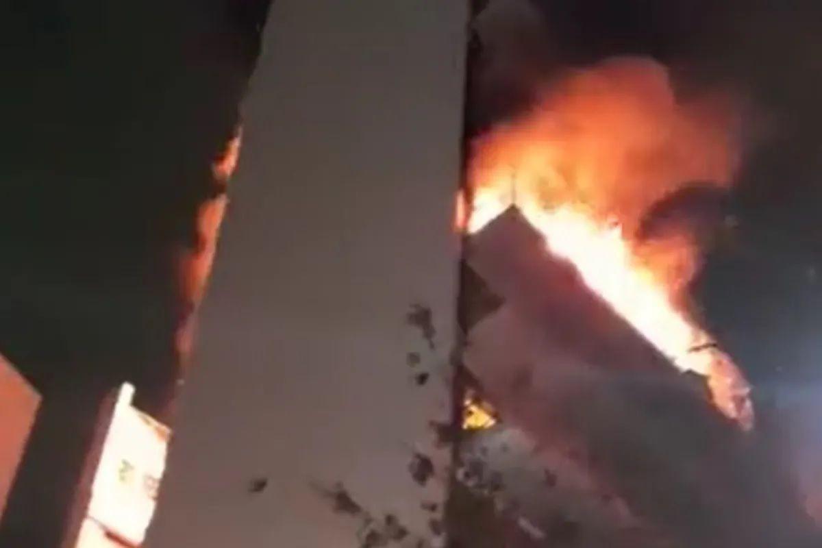 VIDEO  Cinco muertos y decenas de heridos en el incendio de un edificio en Recoleta