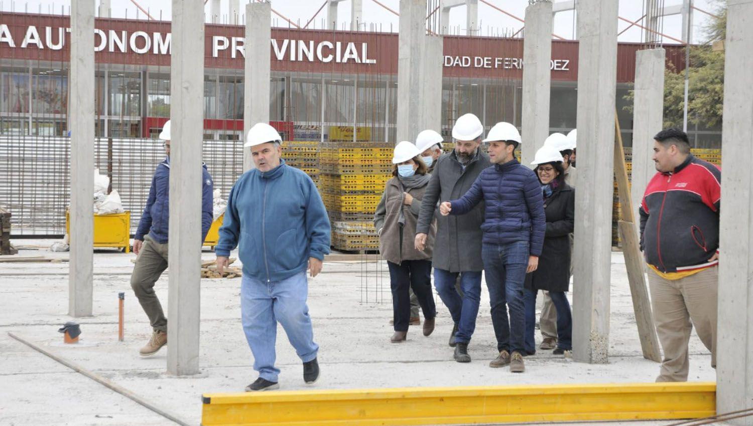 La ministra Nassif supervisoacute la obra del nuevo hospital de Fernaacutendez