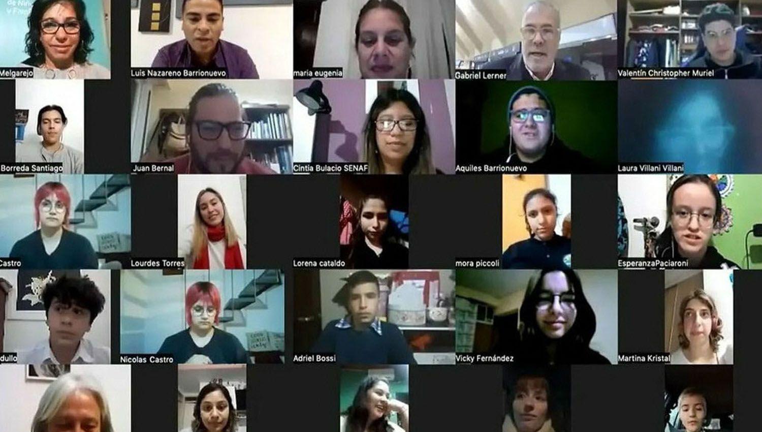 Santiaguentildeos en el Consejo Consultivo de Adolescentes