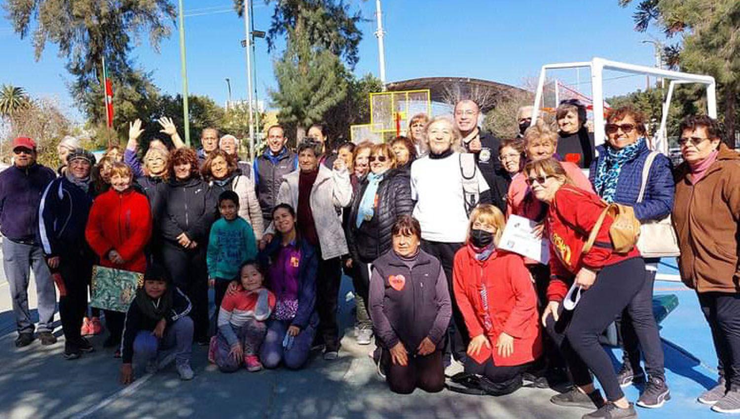 Los adultos mayores de la ciudad de Friacuteas continuacutean bien activos