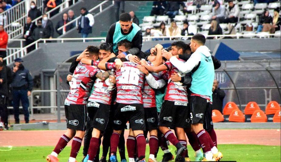 VIDEO  La inexorable Ley del ex- Central Coacuterdoba derrotoacute a Talleres con goles de Riantildeo