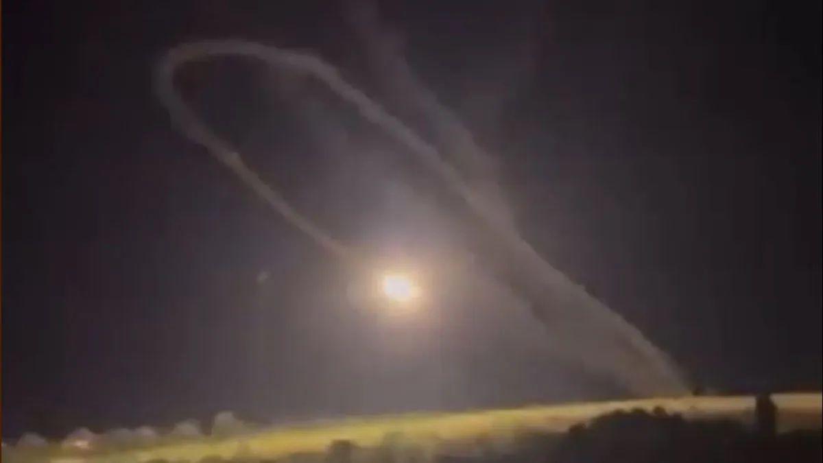 VIDEO  Rusia lanzoacute un misil que dio la vuelta y explotoacute en la misma base donde fue lanzado