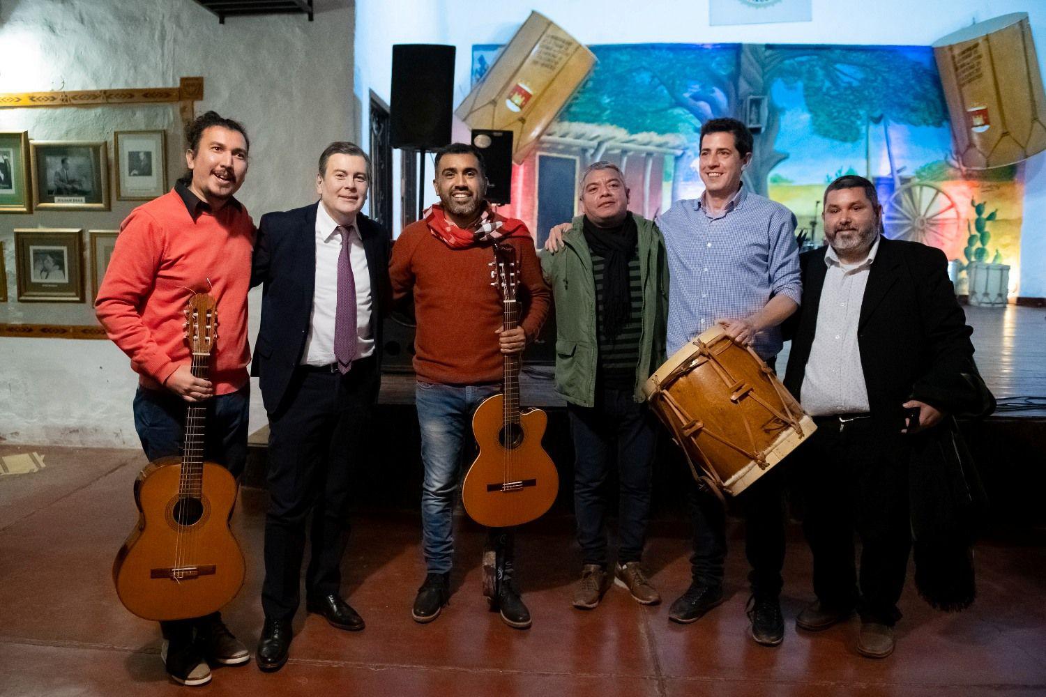 VIDEO Con bombo y guitarra Wado de Pedro y Gerardo Zamora a pura chacarera