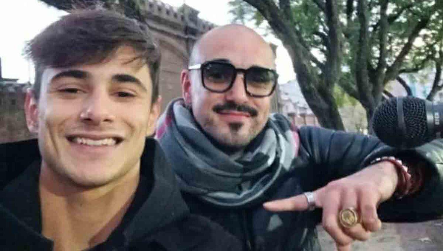 El gesto solidario de Abel Pintos con un cantante callejero