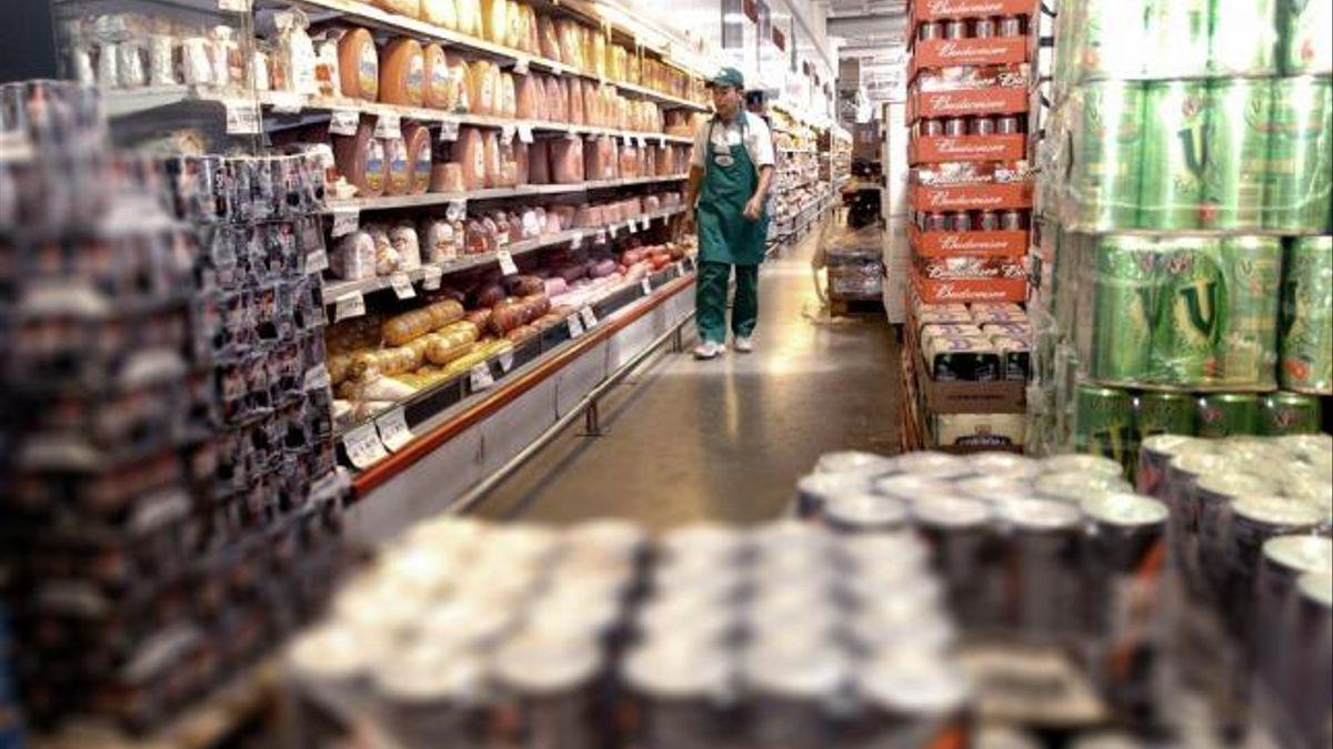 Podriacutea haber faltante de cafeacute celulares y materiales de construccioacuten proacuteximamente en Argentina