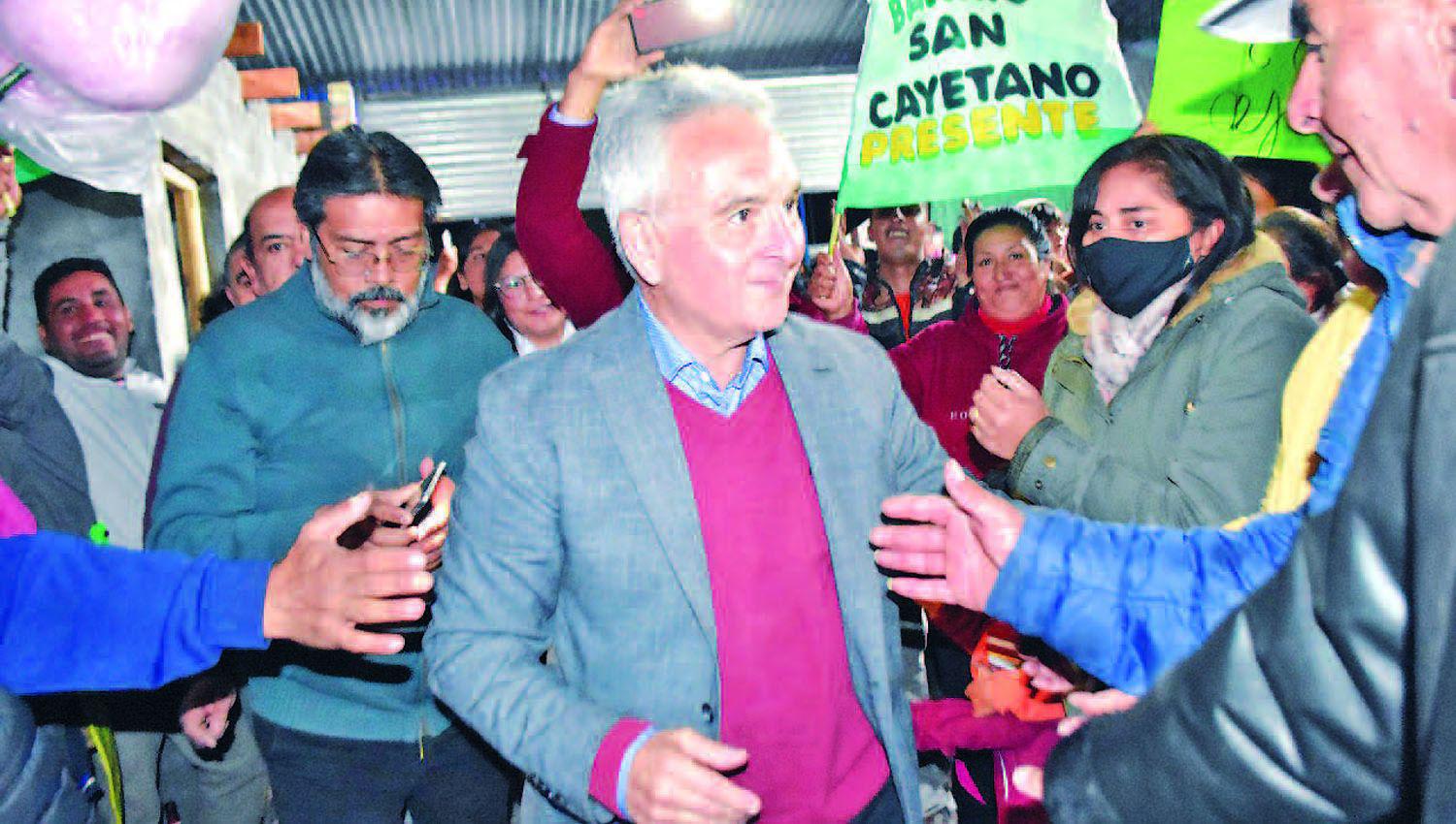 Heacutector Ibaacutentildeez dio a conocer la lista de candidatos a concejales de su partido