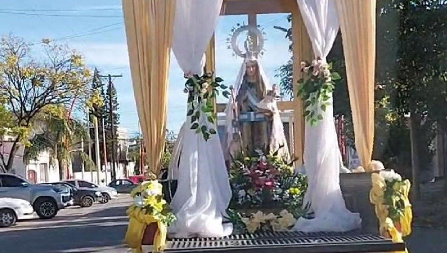 La imagen de la Virgen visita a familias del Villa del Carmen
