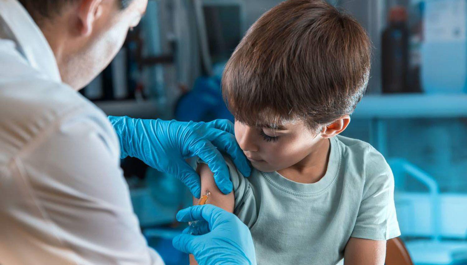 Habilitan vacunacioacuten para nintildeos que deben recibir su primer refuerzo para prevenir el Covid-19