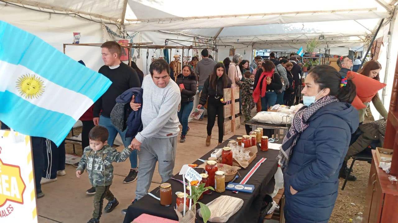 FOTOS Domingo a pura muacutesica familia y buena comida en la Feria Artesanal