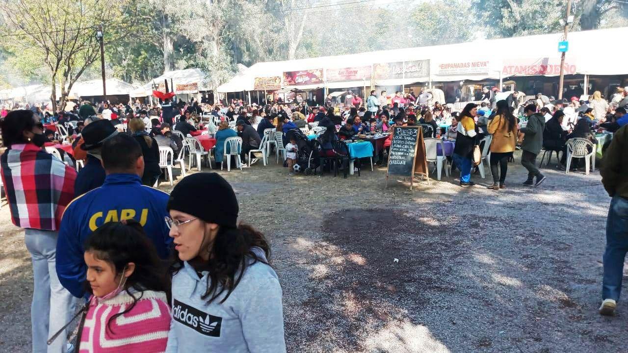 FOTOS Domingo a pura muacutesica familia y buena comida en la Feria Artesanal