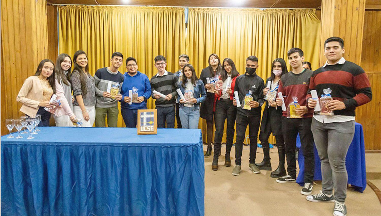 La Ucse entregoacute las becas sorteadas entre estudiantes secundarios