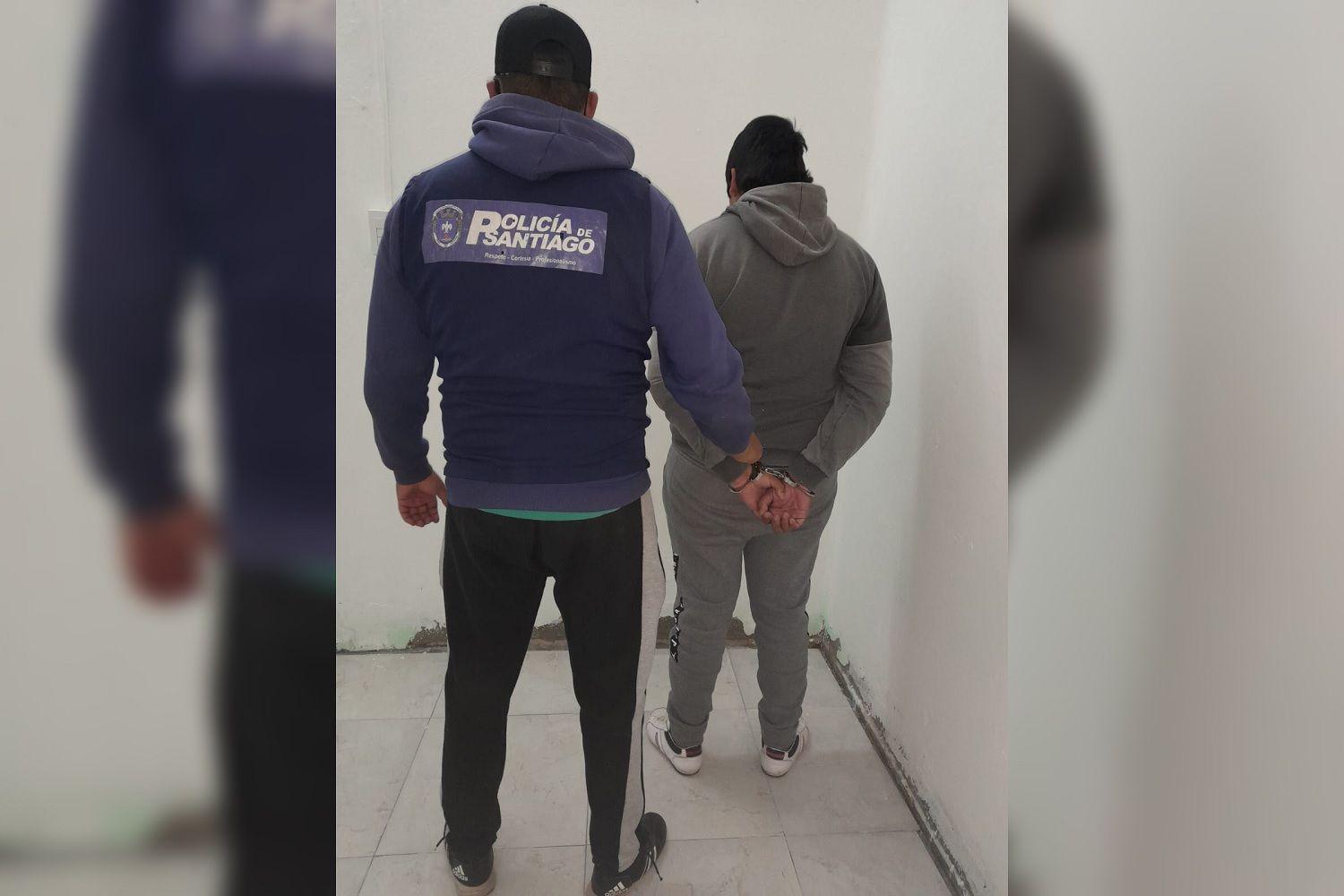 Tras una intensa buacutesqueda detienen a un hombre que se escondioacute luego de golpear a su pareja