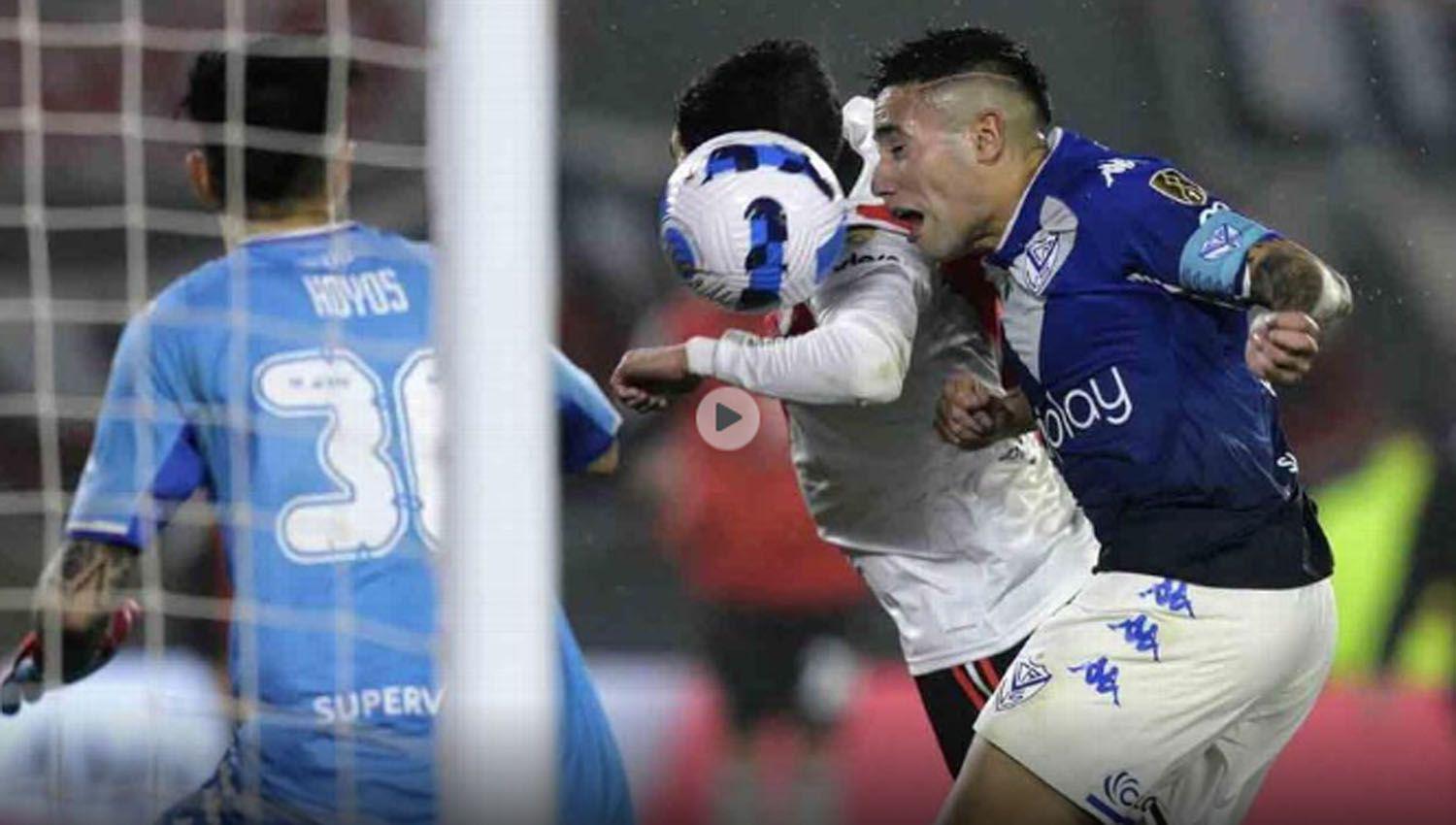 VIDEO  El gol de Matiacuteas Suaacuterez que el VAR anuloacute por una mano imperceptible