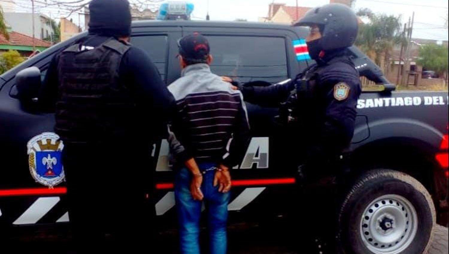 Amenazoacute de muerte a su pareja con un cuchillo y la encerroacute en su propia casa