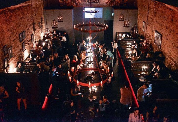 Se entra por una heladera y te tiran las cartas para recomendarte tragos- el bar maacutes misterioso de CABA